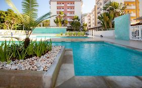 Apartamento Ubatuba, AR, Varanda Gourmet, Piscinas e 300mt Praia